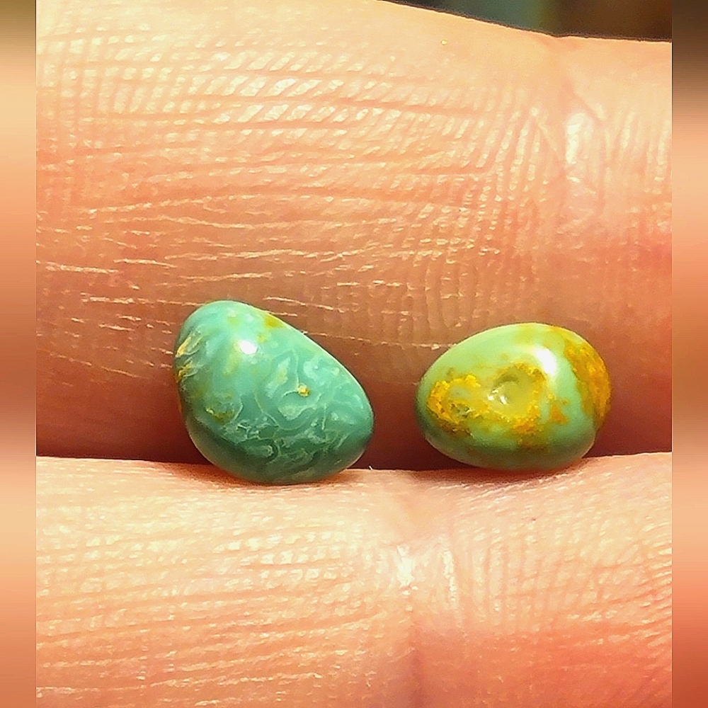 2.25ctw [2pcs.] KINGMAN TURQUOISE CABACHONS NATURAL RARE STONES